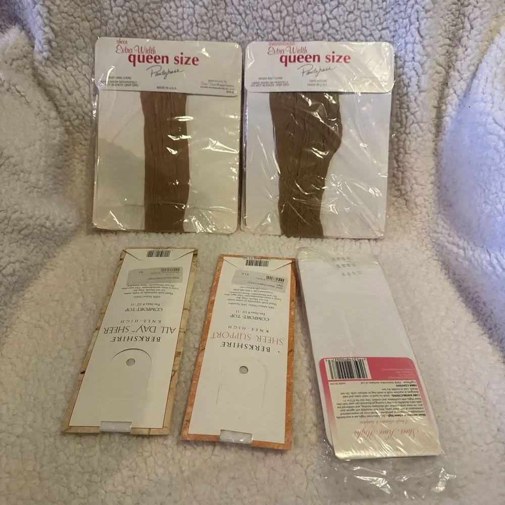 Vintage 1980s White Berkshire Wide Nude Daysheer Soft-Lites Sheer Knee Highs